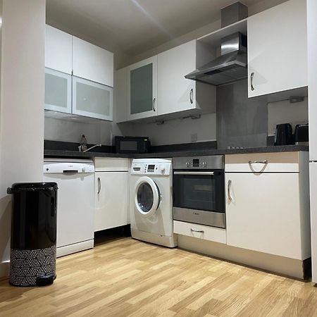 Entire Town Centre 2 Bedroom Apartment Very Close To Beach Bournemouth Eksteriør billede
